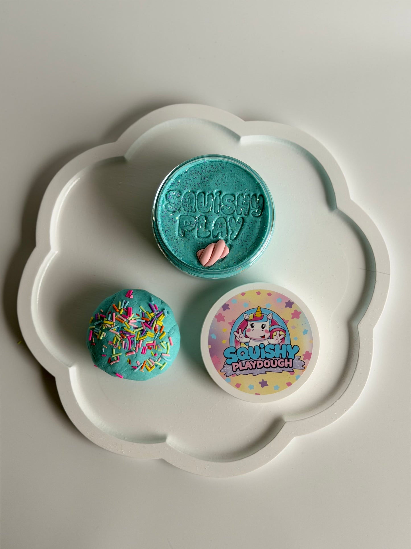 Give kids the joy of squishing, rolling and shaping - with playdough that lasts.
Handmade in Australia, non-toxic andsuper soft playdough. Can be left uncovered for 6+ hours without drying out. Fast shipping across Australia